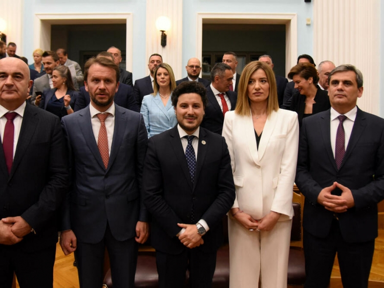 izabrana-nova-vlada-crne-gore-abazovic-premijer