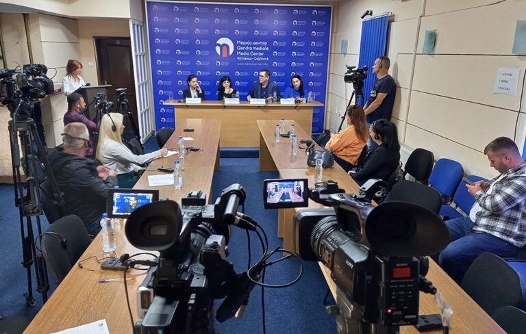 „Tokom prethodnih nedelja napadnuta 23 medijska radnika, nikada&hellip;