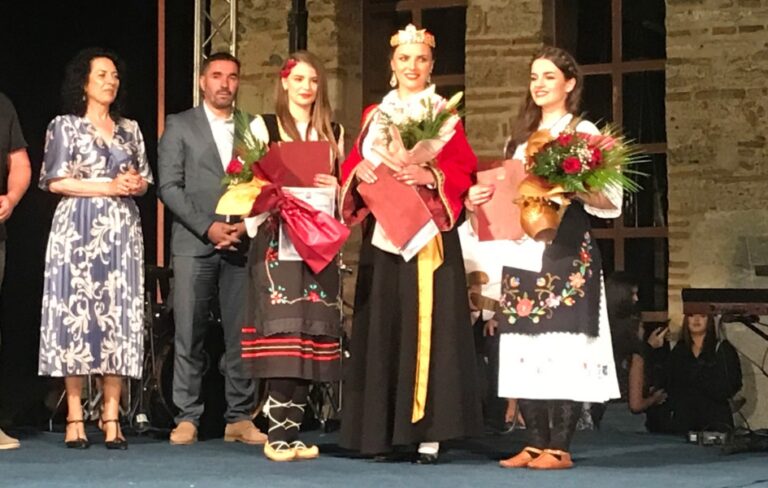 Gračanica: Milica Ivanović proglašena za najlepšu “Kosovku devojku”