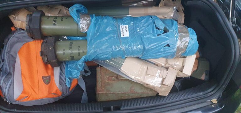 Svećlja: Kosovska policija u Zvečanu pronašla veliku količinu oružja, sprečen teroristički napad