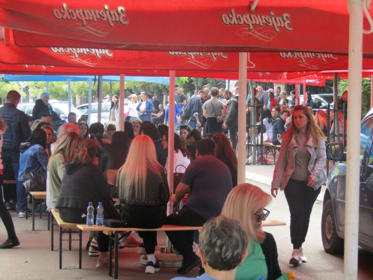 Srbi u Zvečanu i danas protestuju