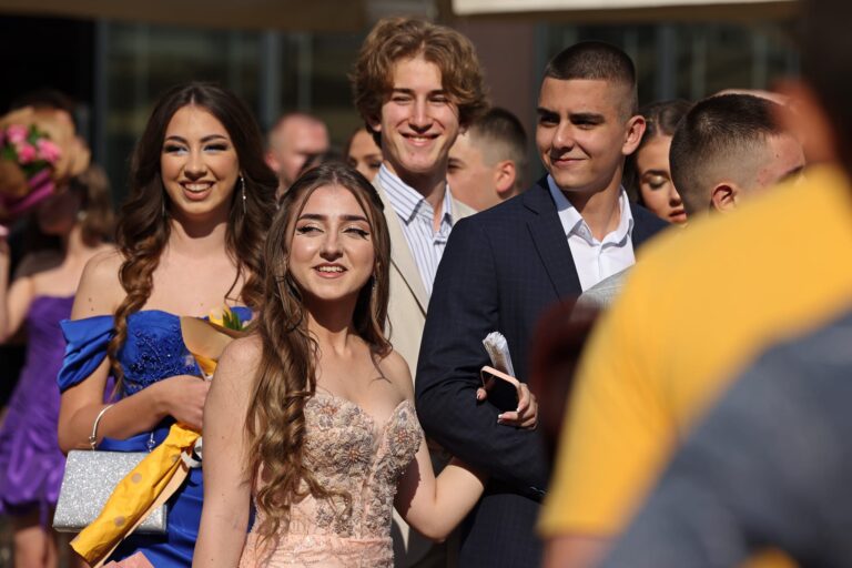 Kosovska Mitrovica i dve maturske večeri