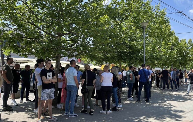 Gračanica: Građani blokadom magistrale protestovali zbog hapšenja D.M.,&hellip;