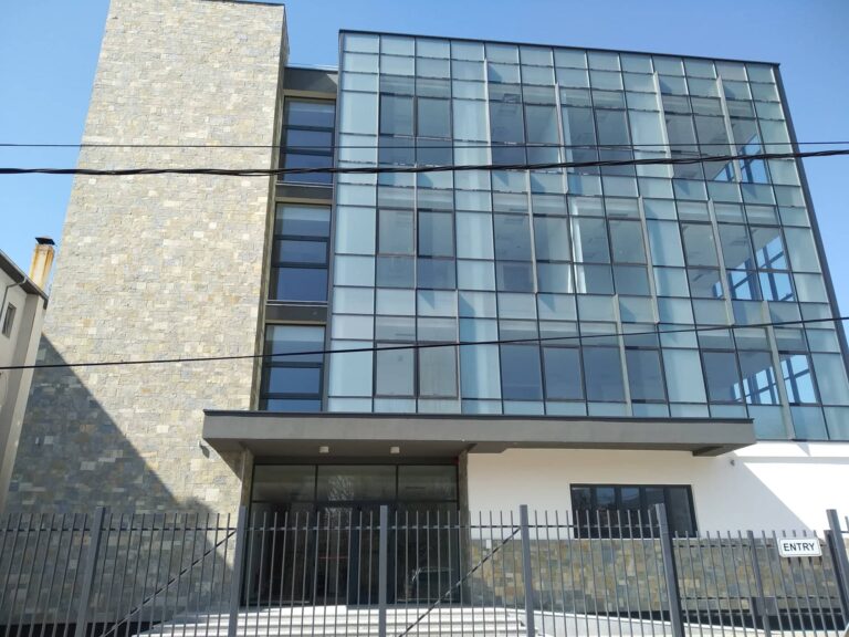 Kosovska policija: Bačena ručna bomba ispred Opštine Severna&hellip;