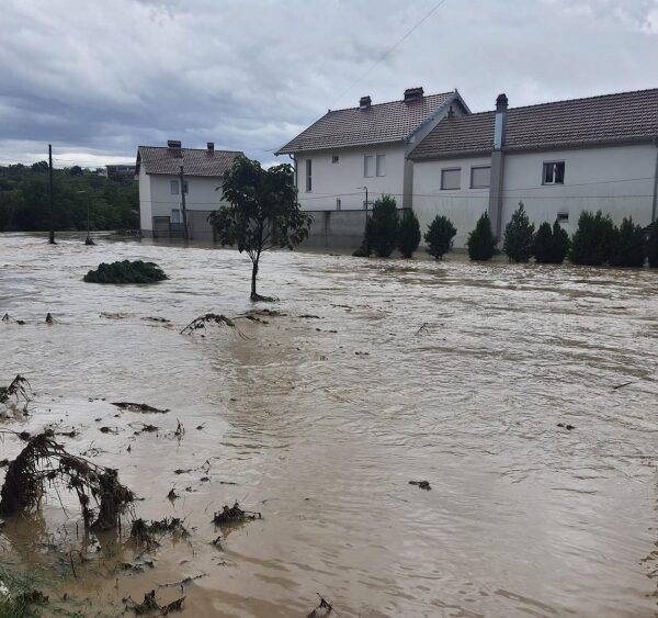Poplave u rejonu Orahovca i Đakovice; Velika Hoča…
