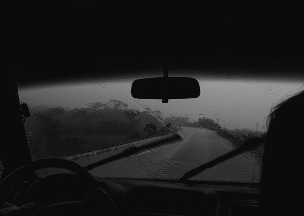 AMSS: Oprezno tokom vožnje, mokri kolovozi i magla