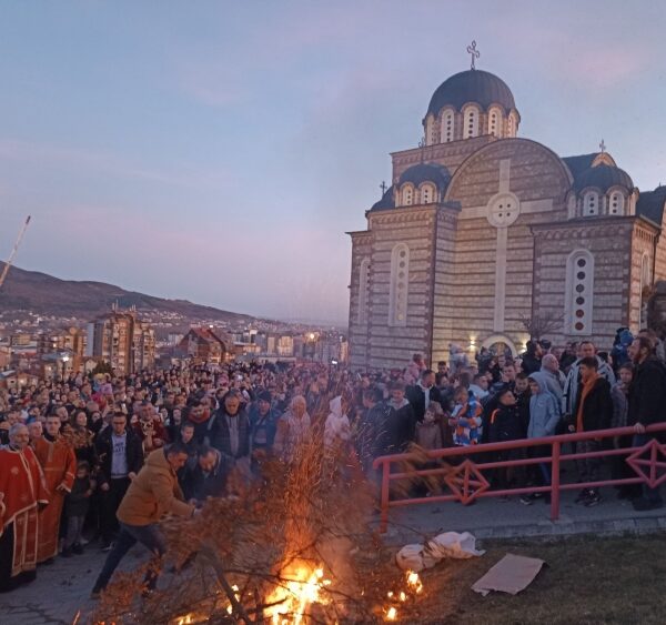 Badnje veče u Kosovskoj Mitrovici: Gradimo mir!