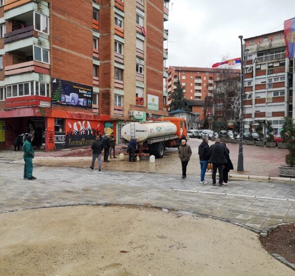 Mitrovica: Cisterne sa tehničkom vodom na šetalištu, u…