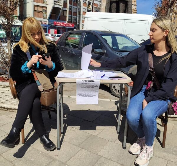 Kosovska Mitrovica: Potpisivanje peticije za povlačenje specijalaca sa…