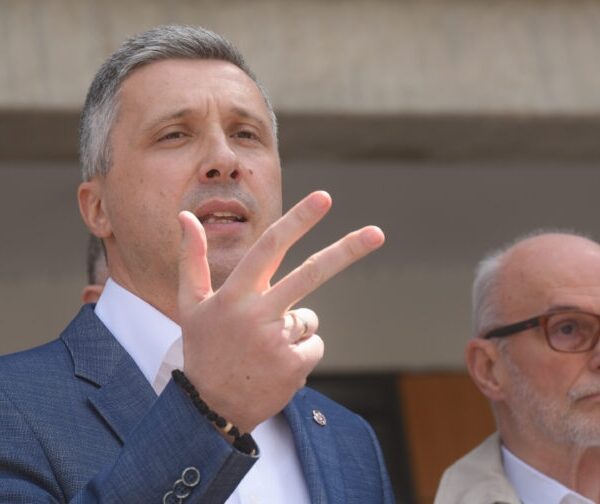 Obradović: Tražimo Vučićevu ostavku i vanredne izbore na…