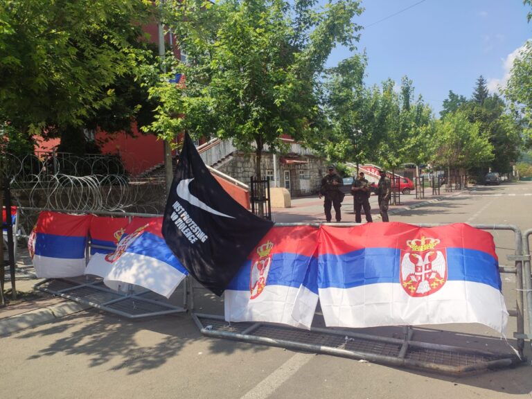 Građani i danas okupljeni u Zvečanu, Jovanović i&hellip;