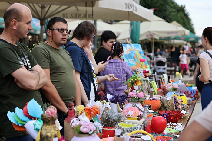 Čarobni svet maštovitosti: Bazar iz perspektive dece i mladih sa poteškoćama u razvoju