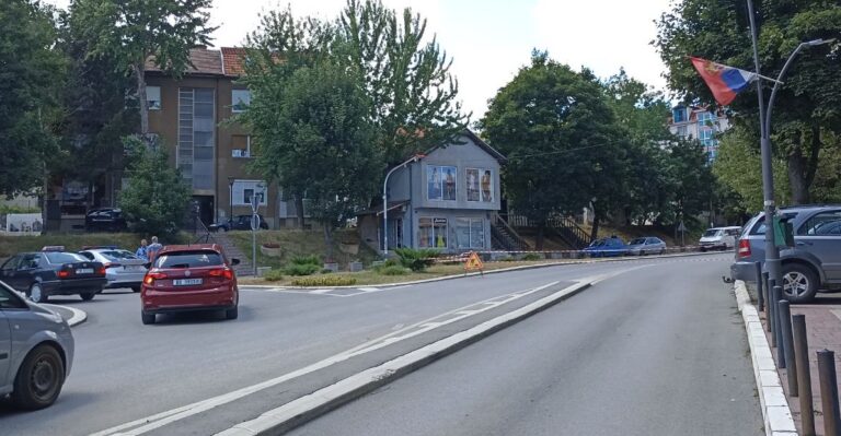 Kosovska Mitrovica: Kvar na vodovodnoj cevi saniran