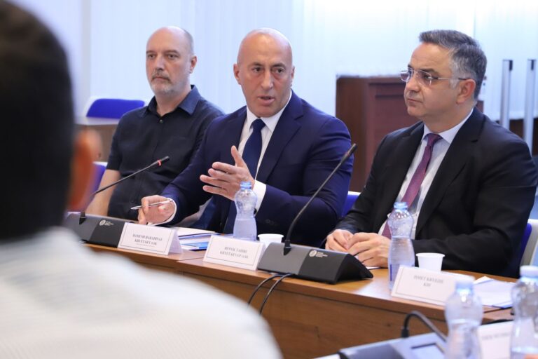 Haradinaj optužuje Kurtija za skandale: Jedino rešenje novi…