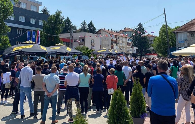 Arsenijević: Stanje na severu Kosova katastrofalno, desetine đaka ispisano iz škola; Manojlović: 2000 Srba se iselilo sa Kosova