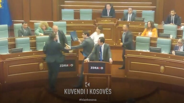 Incident u kosovskom parlamentu
