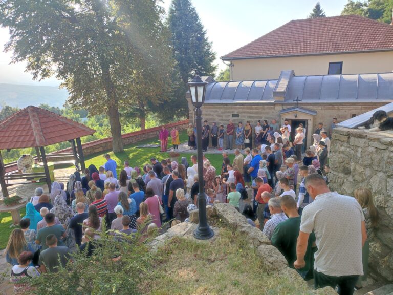 U porti manastira Sokolica služena liturgija povodom Velike&hellip;