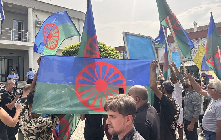 Gračanica: Protest Roma zbog policijske brutalnosti prema mladiću