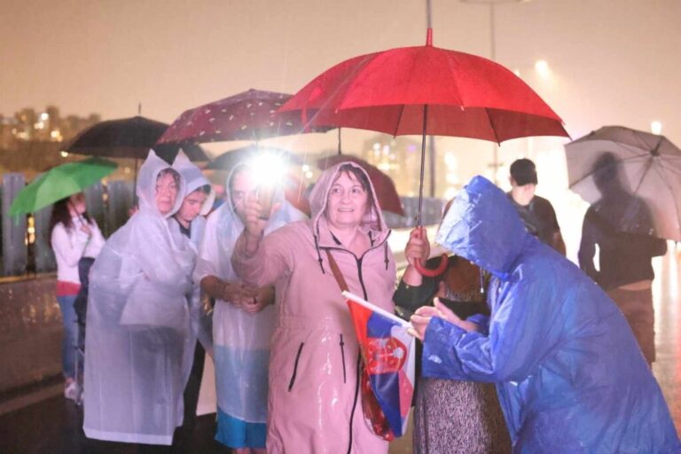 Održan protest protiv nasilja, mali broj ljudi šetao&hellip;