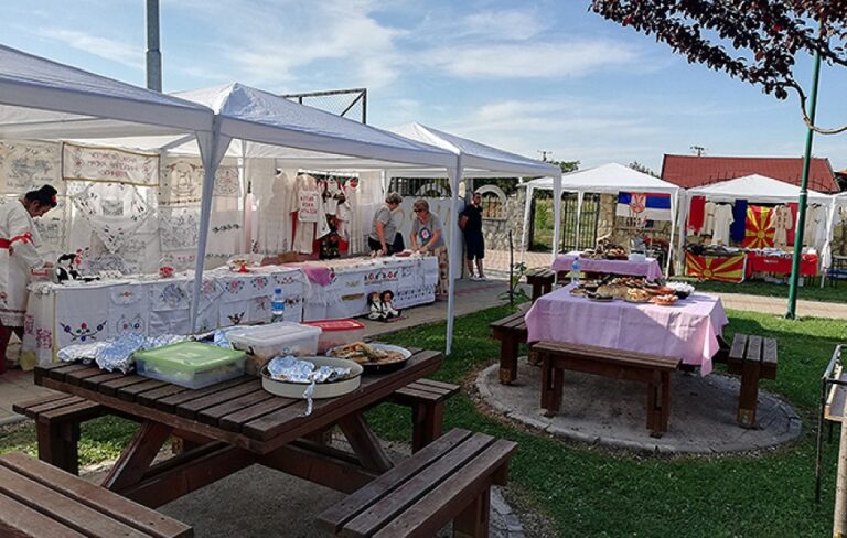 Laplje Selo: Sutra manifestacija „Zlatne ruke Kosovke devojke“