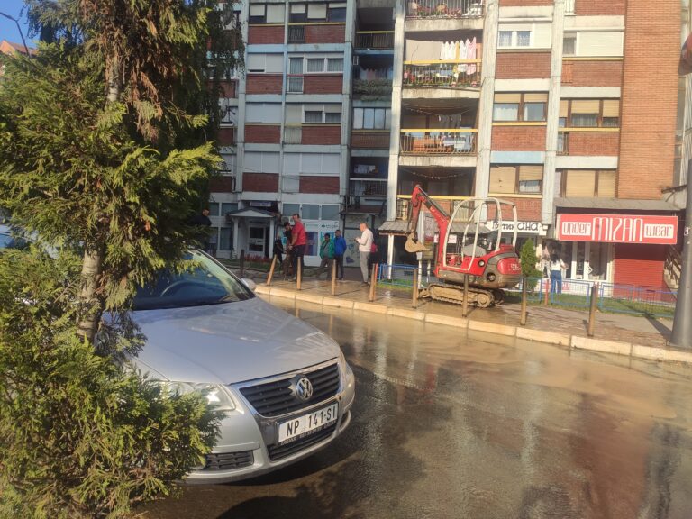 Delovi Sutjeske i Kralja Petra bez vode zbog pucanja cevi