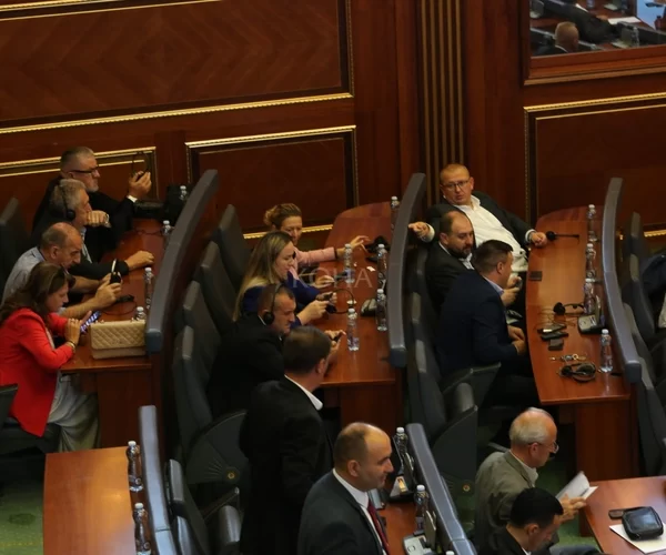 Poslanici Srpske liste nakratko prisustvovali sednici kosovskog parlamenta