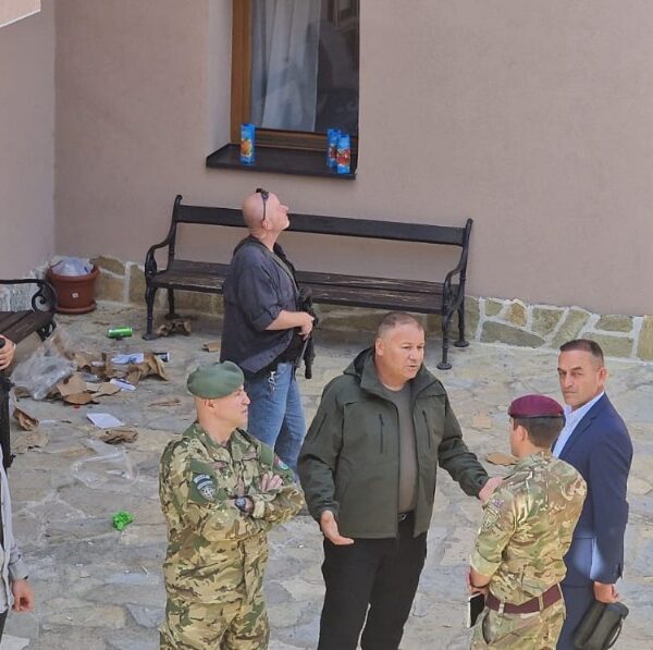 Direktor Kosovske policije sa predstavnicima KFOR-a i EULEX-a…