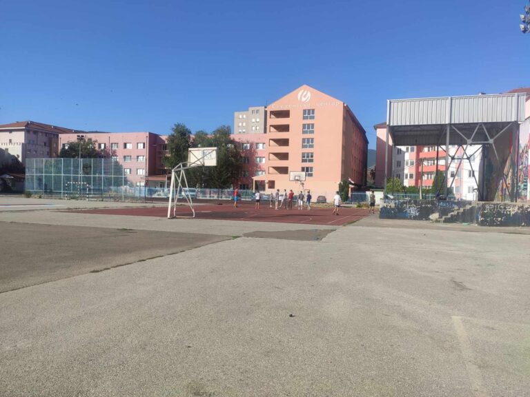 Mitrovička mladost sutra na platou Tehničke škole – fudbal, muzika i zajedništvo