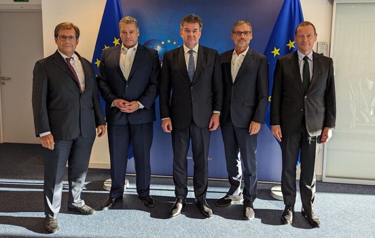 Lajčak: Intenzivne konsultacije