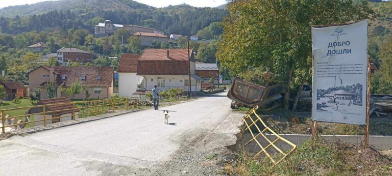 Izvršen pretres na dve lokacije u opštini Zvečan u vezi sa barikadama iz 2022.