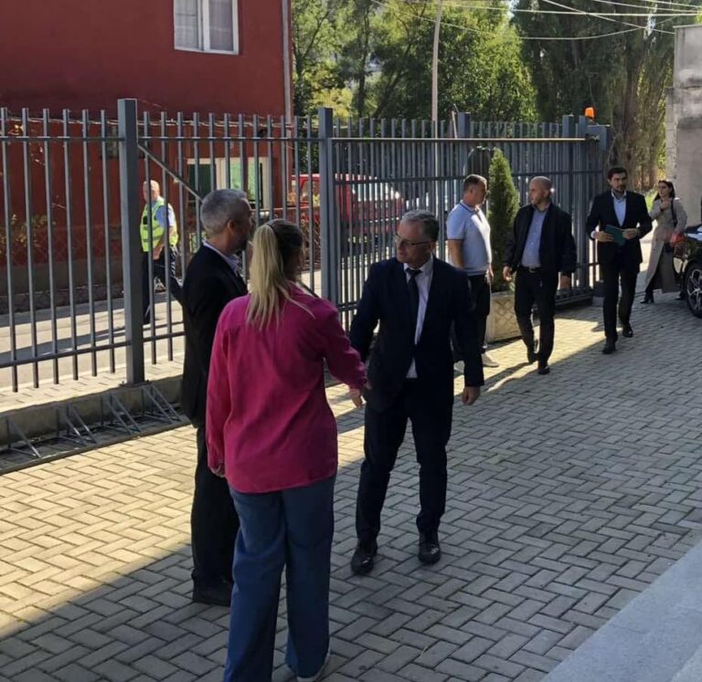 Bisljimi posetio Mitrovicu, razgovarao sa Atićem