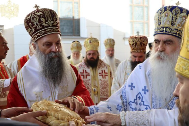 Porfirije pozvao u božićnoj poslanici na molitvu za Srbe na Kosovu