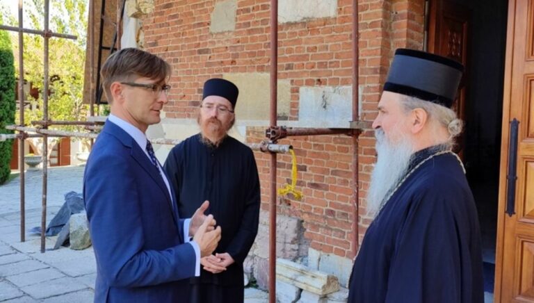 Visoka delegacija EU posetila manastir Banjska