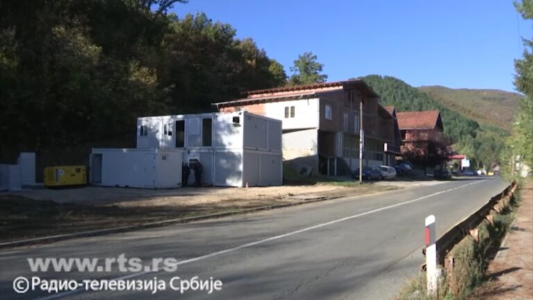 U Zubinom Potoku policijski kontejneri umesto građevinskih mašina