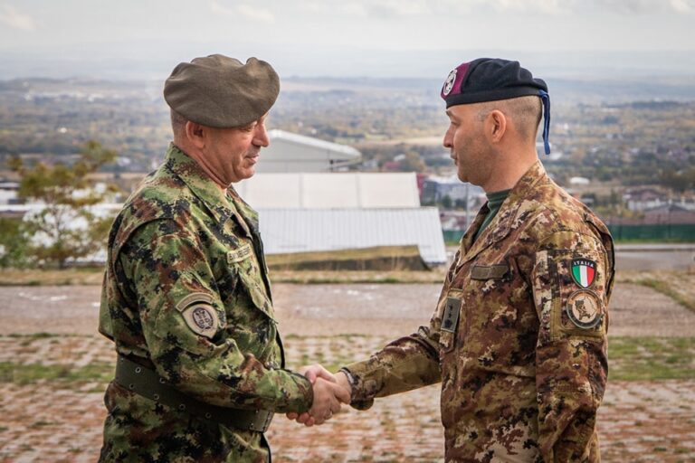 Peć: Održan sastanak delegacija KFOR-a i Vojske Srbije