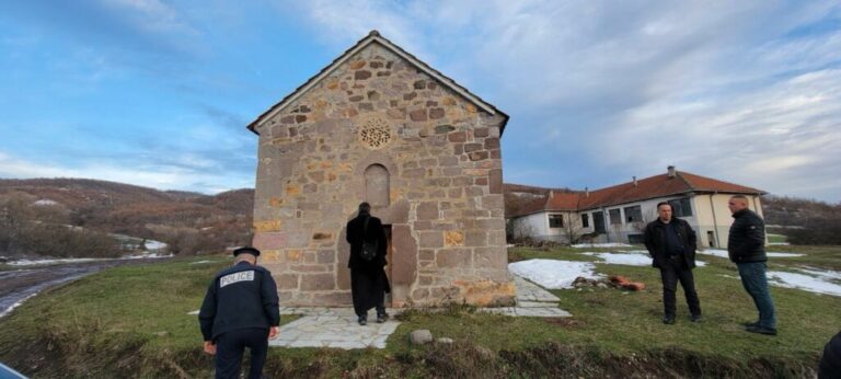 Sveštenik Eparhije raško-prizrenske obišao hram kod Podujeva, naišao&hellip;