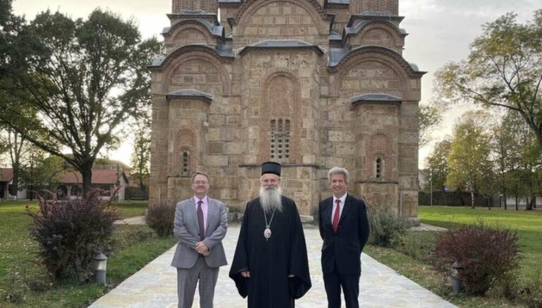 Vladika Teodosije sa ambasadorima Velike Britanije