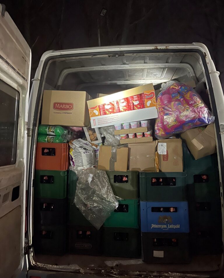 Kosovska policija: Zaustavljen kombi sa robom kod Leposavića, vozač pobegao