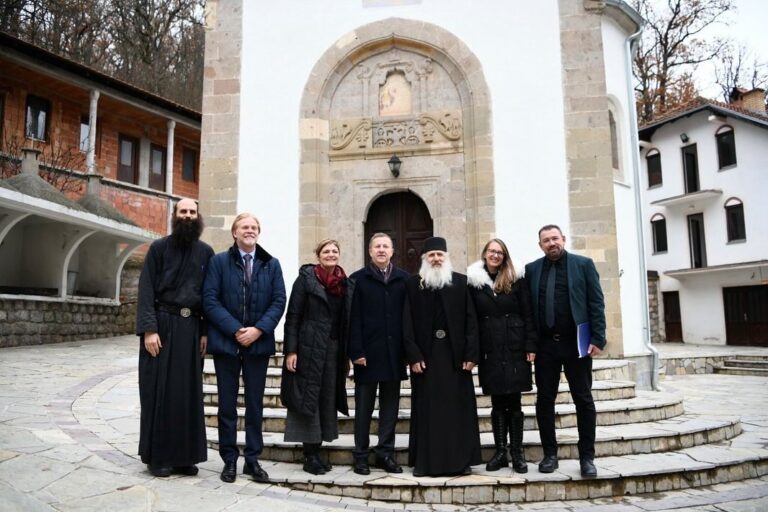 Sunjog sa saradnicima posetio manastir Draganac