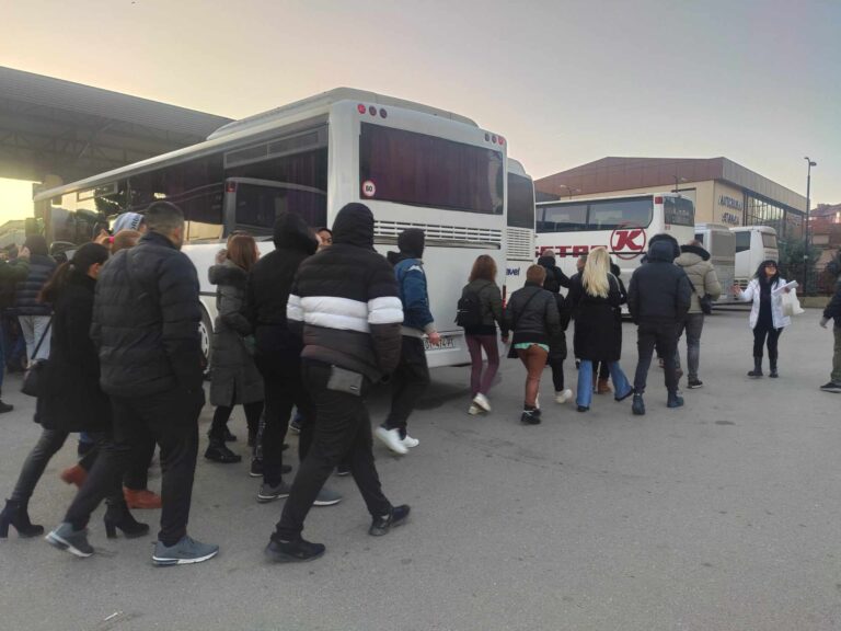 Otvorena birališta u Srbiji, Srbi sa Kosova krenuli na glasanje