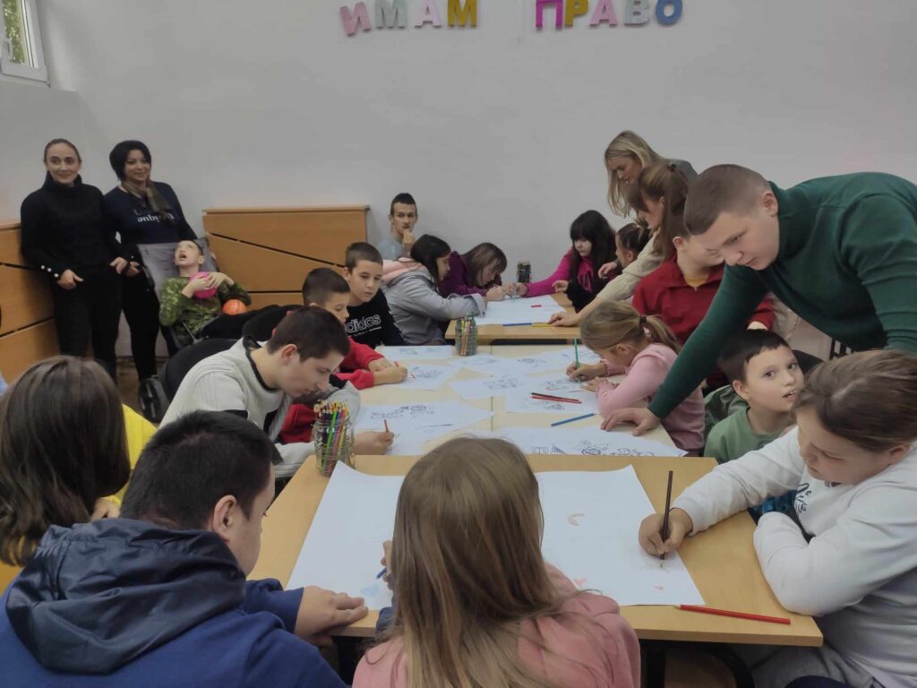 Škola „Kosovski božur“ obeležila Dan…