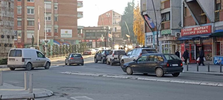 Kosovska Mitrovica: Provera više objekata, sumnja se na krijumčarenje cigareta