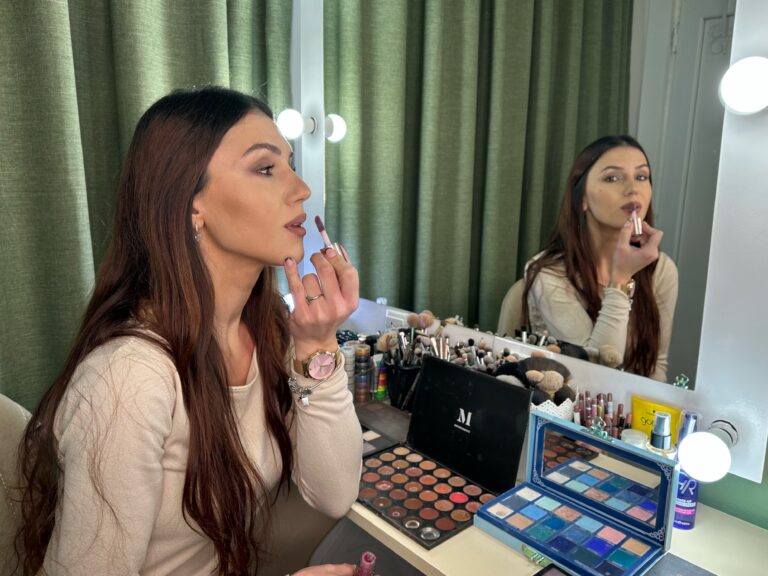 Vešte ruke jedne Sanele za još lepši izgled Mitrovčanki