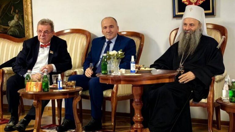 Patrijarh u Pećkoj Patrijaršiji sa gradonačelnikom Peći