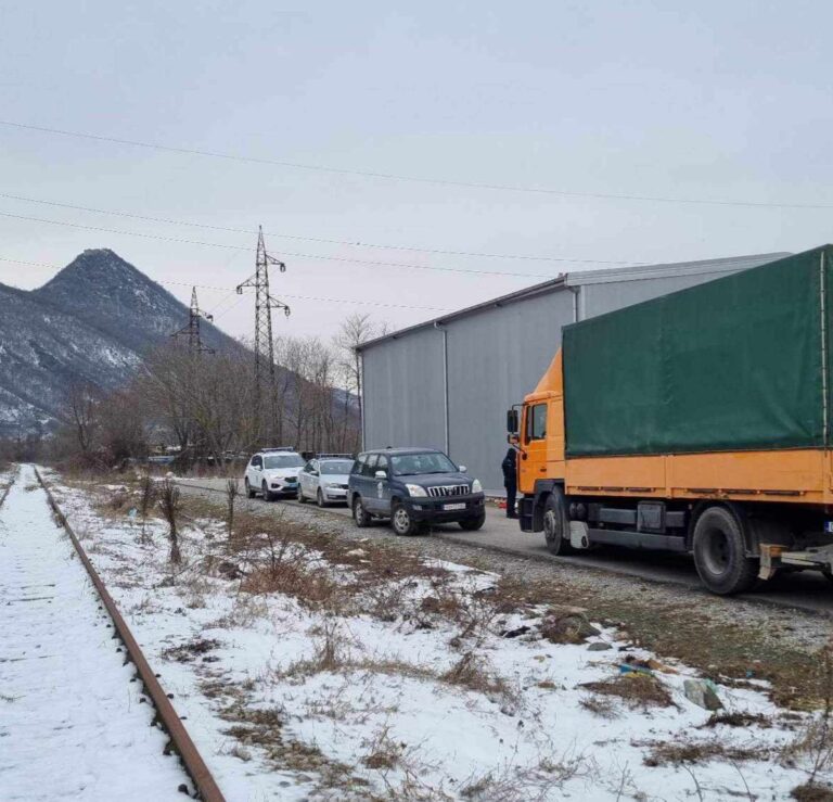 Pretres skladišta kod autobuske stanice u severnom delu Mitrovice, pronađeni medicinski proizvodi