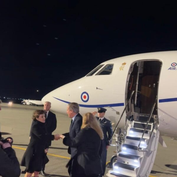 Britanski ministar Kameron doputovao večeras na Kosovo