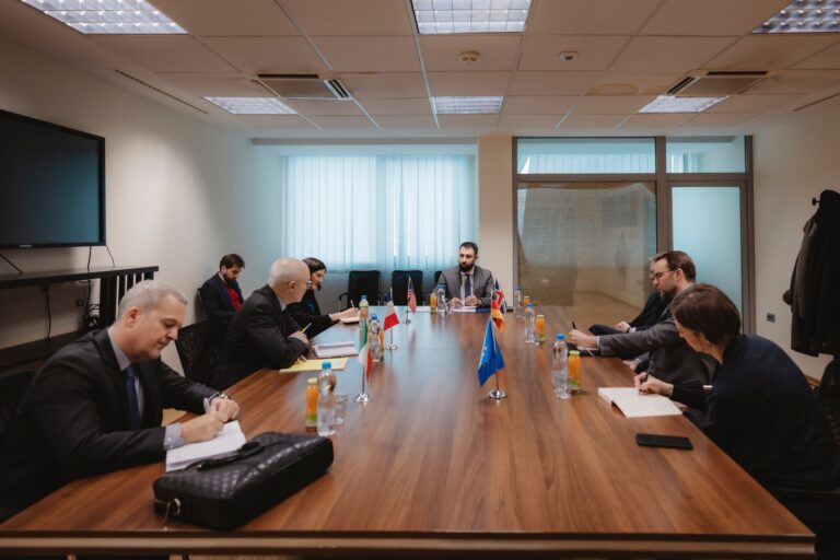 Krasnići sa predstavnicima Kvinte i EU o gradonačelnicima na severu Kosova