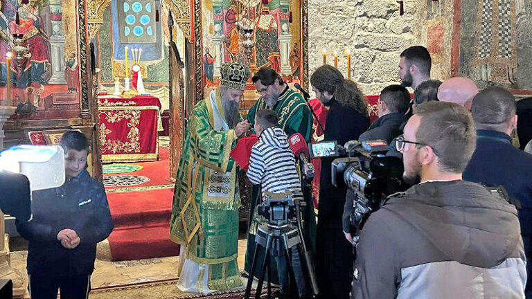 Božićna liturgija u Pećkoj Patrijaršiji: Mir, zdravlje i&hellip;
