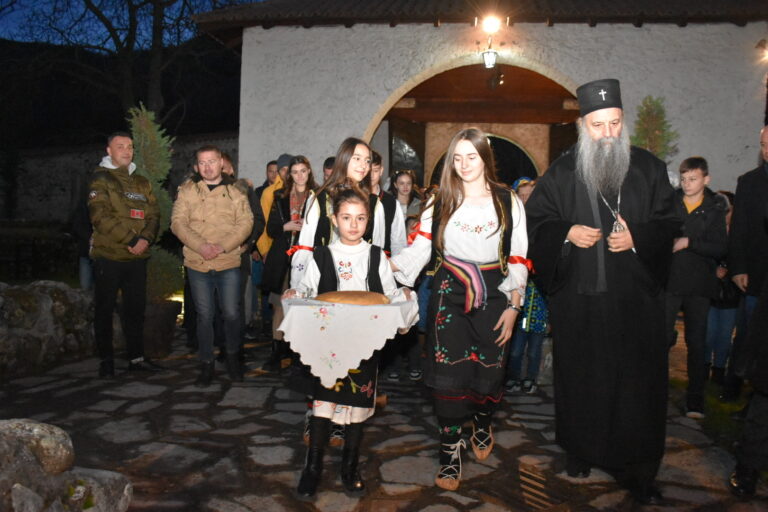 Patrijarh sa učenicima i vernim narodom iz Goraždevca