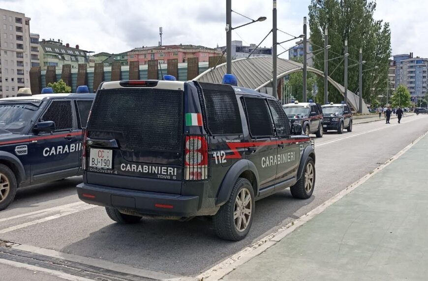 Napadnuta novinarka Politike i novinar Jedinstva u Kosovskoj Mitrovici